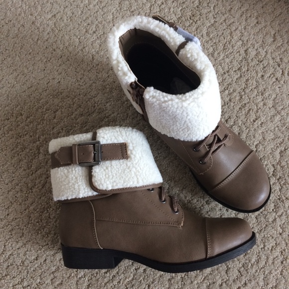 4/$25 π LAST PAIR! βSoβ brand Sherpa top booties - Picture 8 of 9